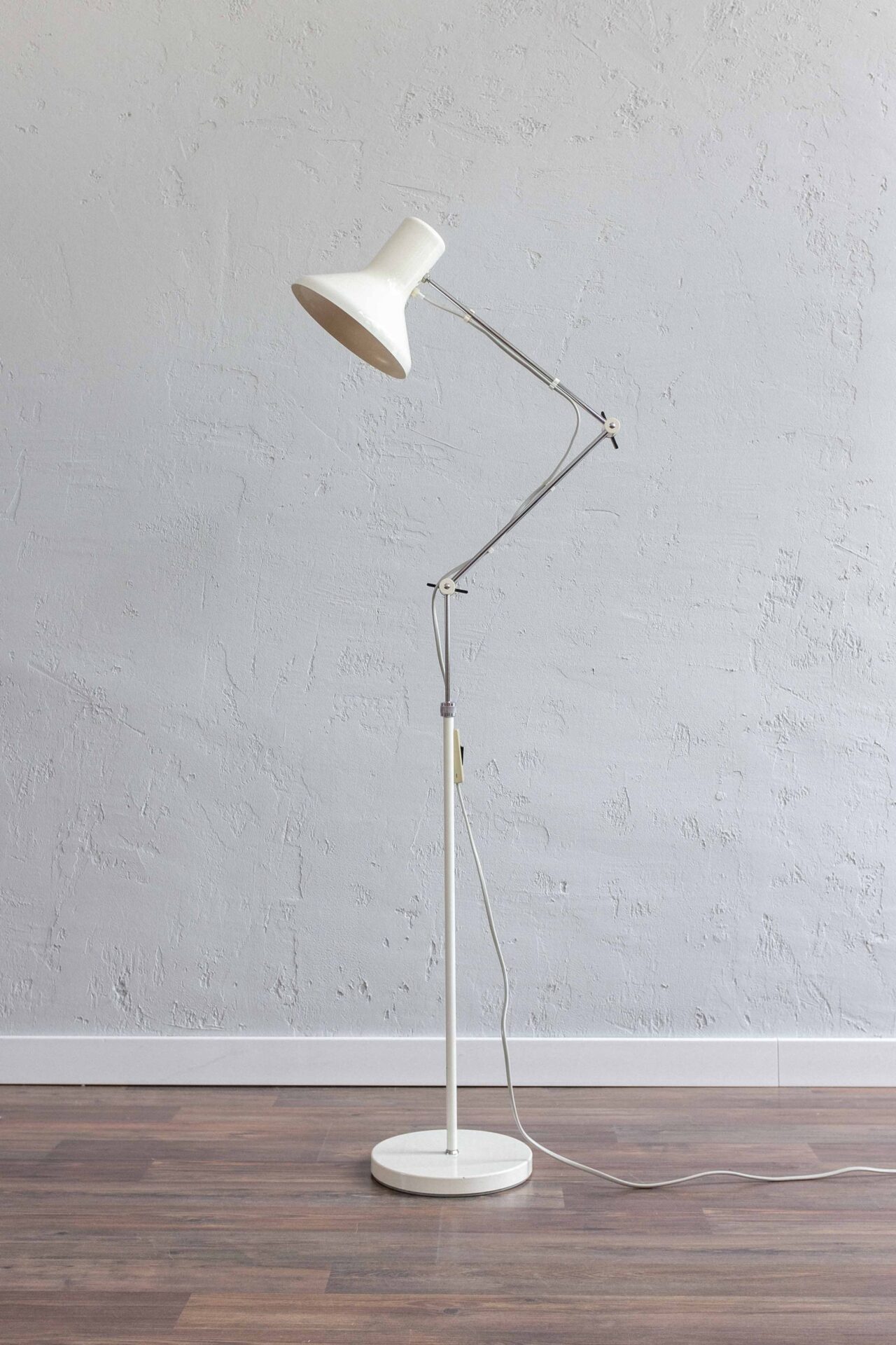 Napako Adjustable Floor Lamp