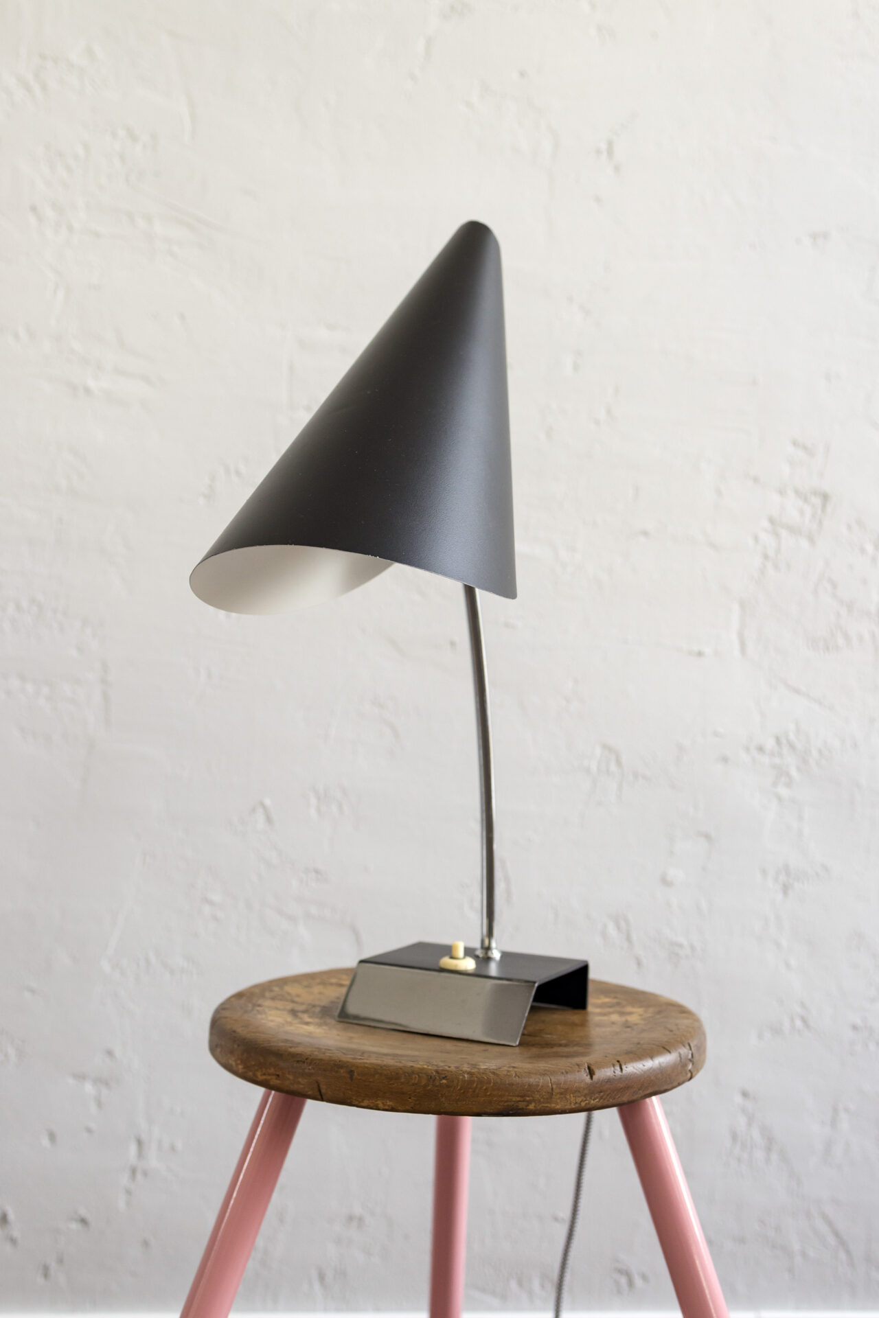 Renove-Napako-Nun-table-lamp-1